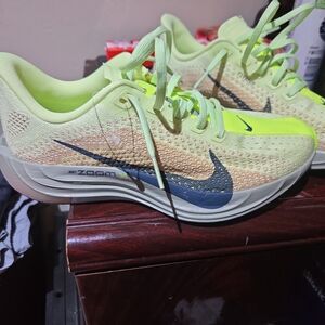 Nike Women's Zoom Running Shoes - Neon Green